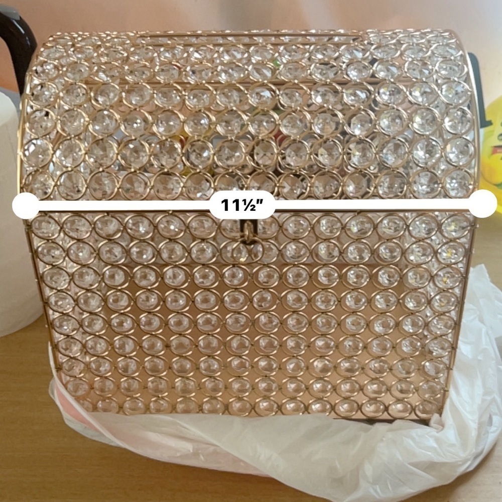 Gold and White Party Decoration Box with Elegant Design - Picture 4 of 4